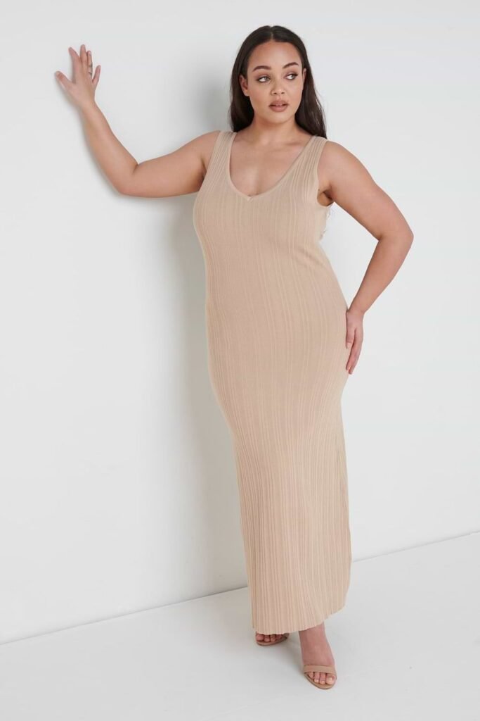 Flattering Knit Maxi Dresses For Apple-Shaped Bodies 