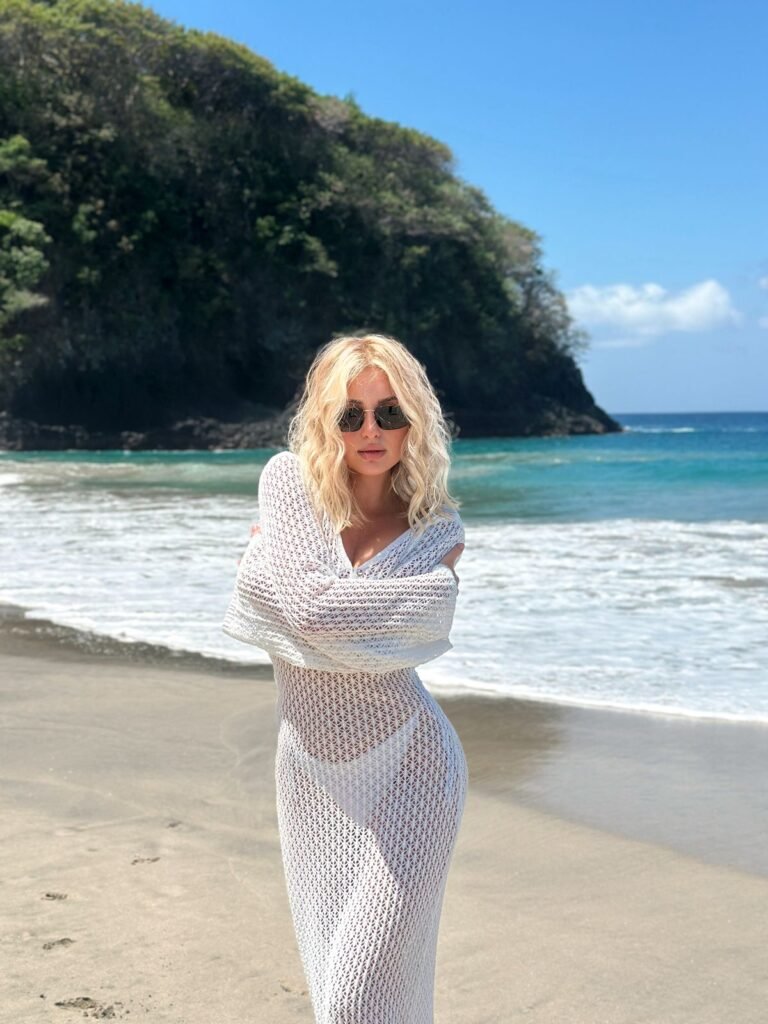 knit-maxi-dresses-for-beach-vacations 